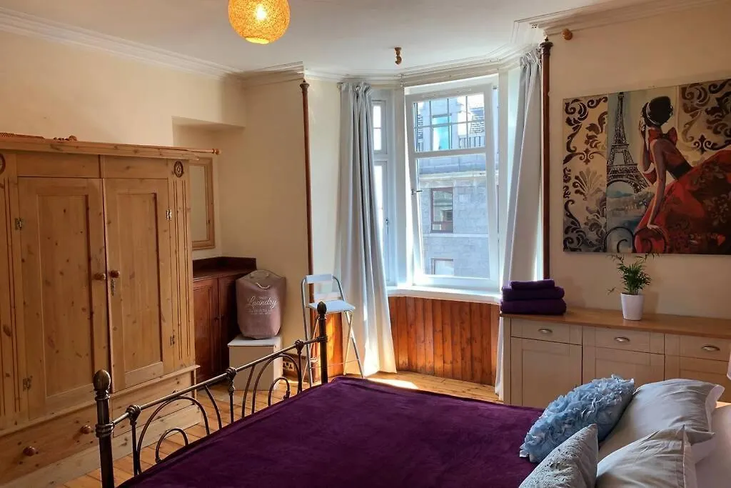 Spacious 2 Bedroom Apartment In Aberdeen City 0*,