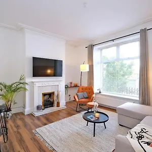  Apartment Sensational West End Living With Bicocca
